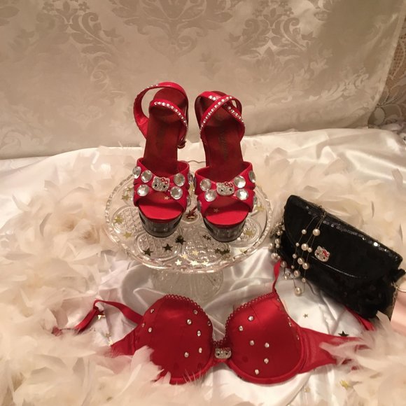 AMAZING vinatge cherry red glass platforms with hell kitty crystal details! - Picture 4 of 16